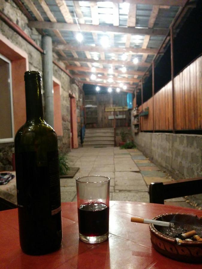 Lost Inn Kazbegi Hostel Экстерьер фото