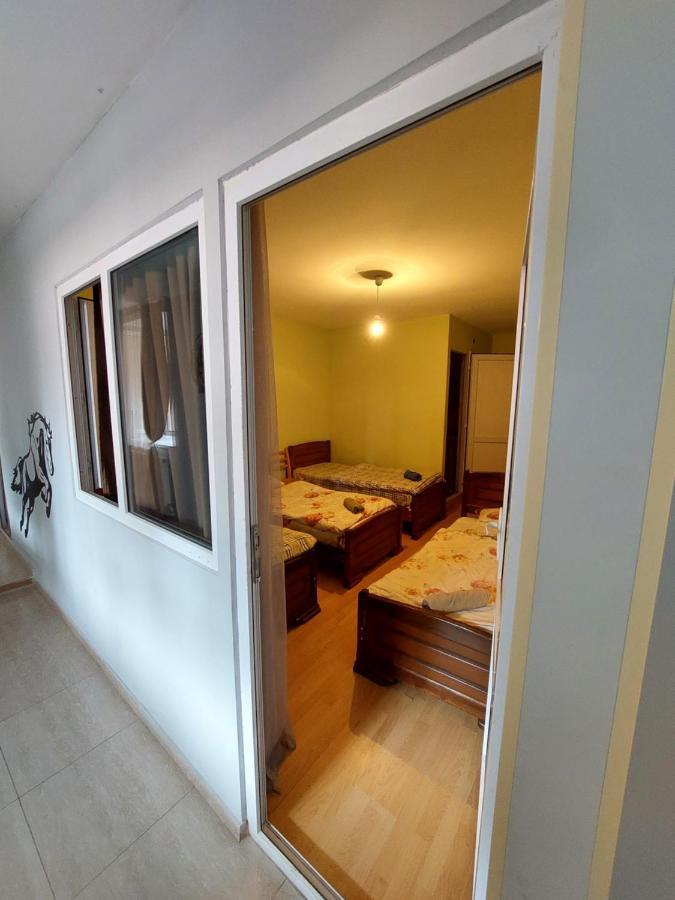 Lost Inn Kazbegi Hostel Экстерьер фото